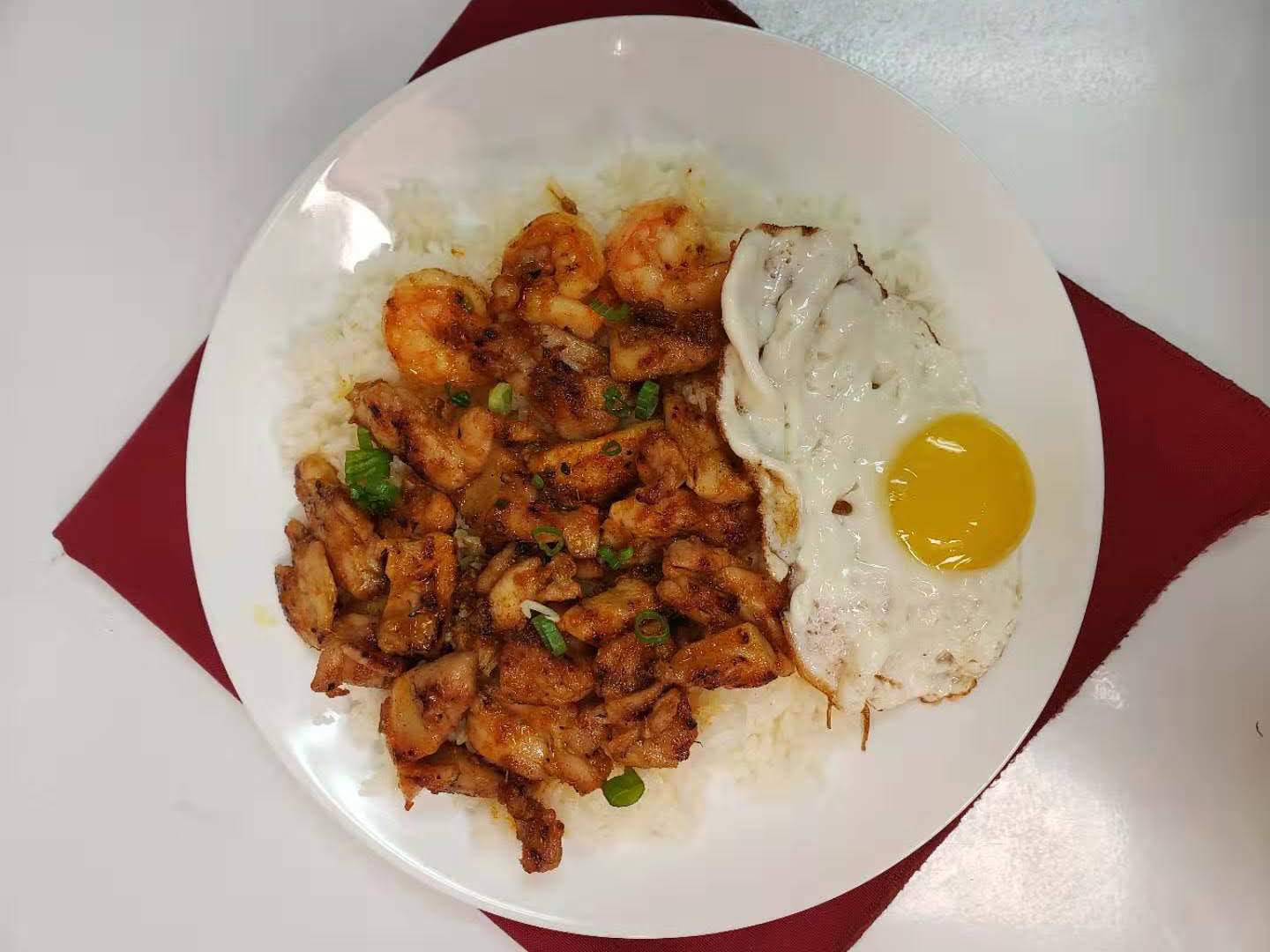 72. Satay Boneless Chicken on Rice (Spicy)